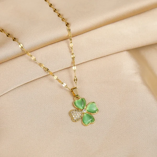 colliers élégants avec pendentif en forme de fleur