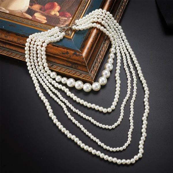collier multi-rangs en perles blanches