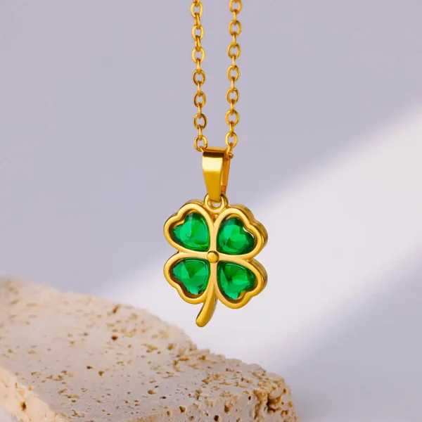 collier avec pendentif trèfle à quatre feuilles pour femmes