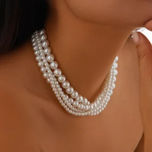 collier multicouches en perles blanches