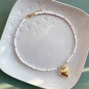collier ras de cou avec pendentif cœur et perles naturelles