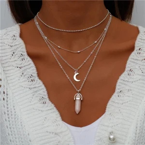 colliers en strass et pendentifs