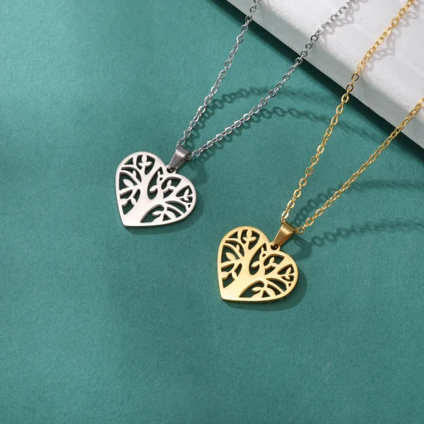 collier avec pendentif arbre de vie en forme de cœur