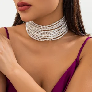 collier ras de cou en perles multi-rangs