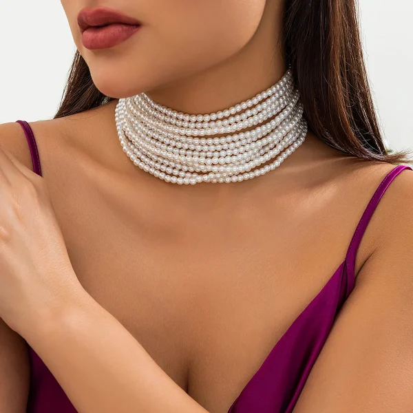 collier ras de cou en perles multi-rangs