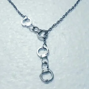 collier avec pendentif double menottes réglable