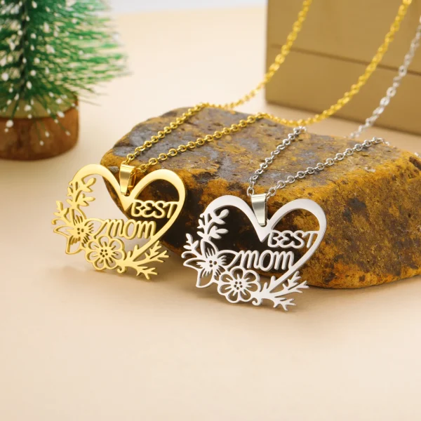 collier Best Mom avec pendentif cœur et fleur