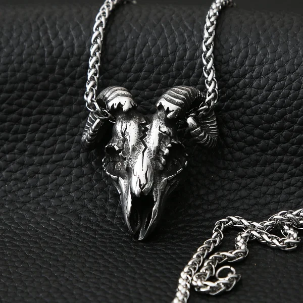 collier gothique tête de mouton vintage