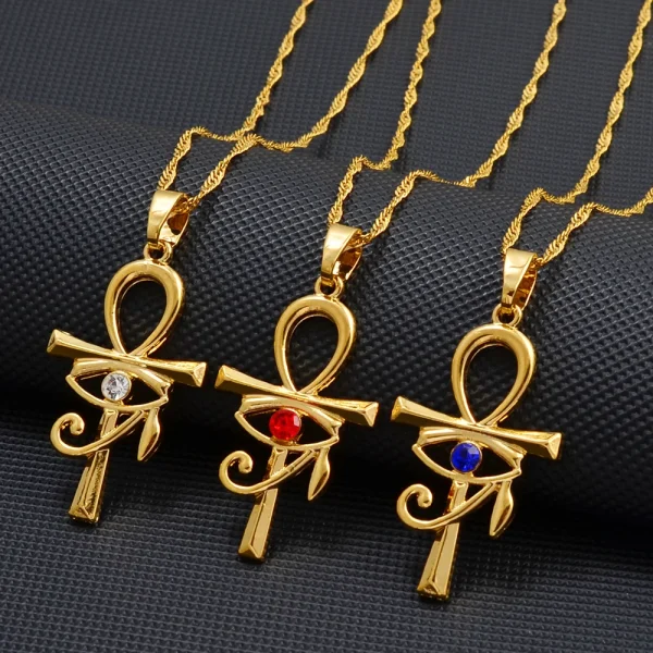 collier avec pendentif croix et œil Ankh