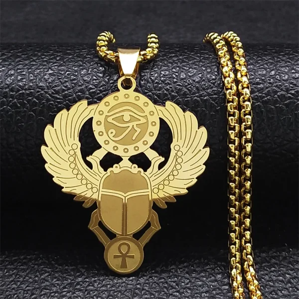 collier avec pendentif en forme de scarabée égyptien