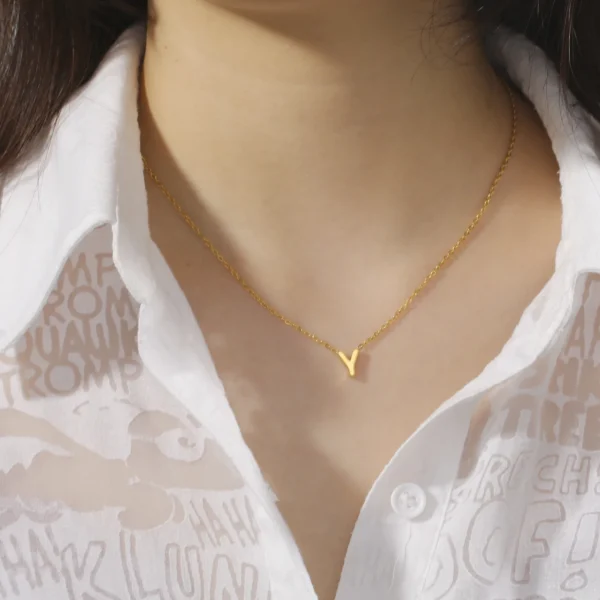collier minimaliste avec initiales de A à Z