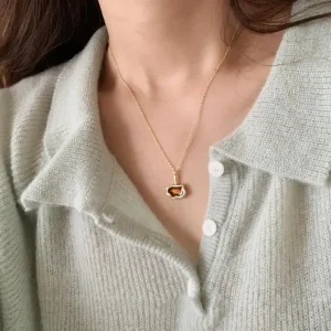 collier en ambre brillant