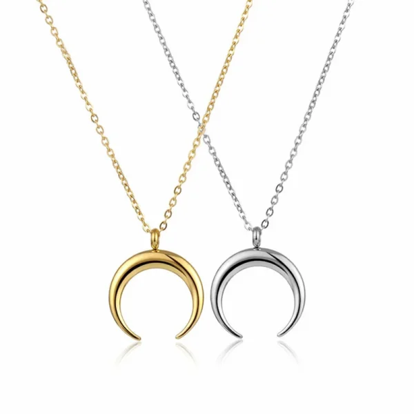 collier avec pendentif en forme de croissant de lune