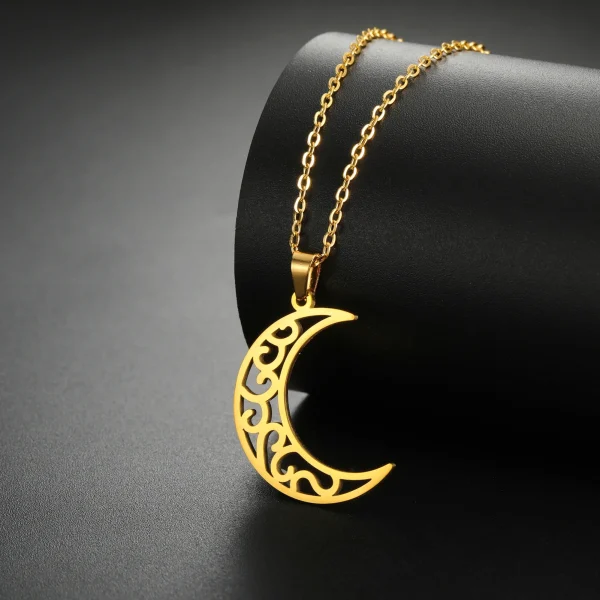 collier avec pendentif lune
