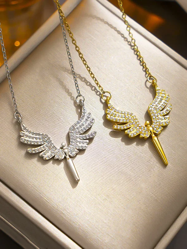 collier à ailes d'ange volantes