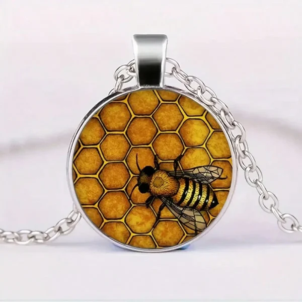 collier avec pendentif ruche d'abeilles