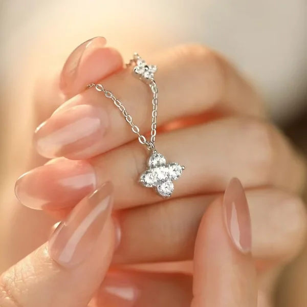 collier avec trèfle à quatre feuilles