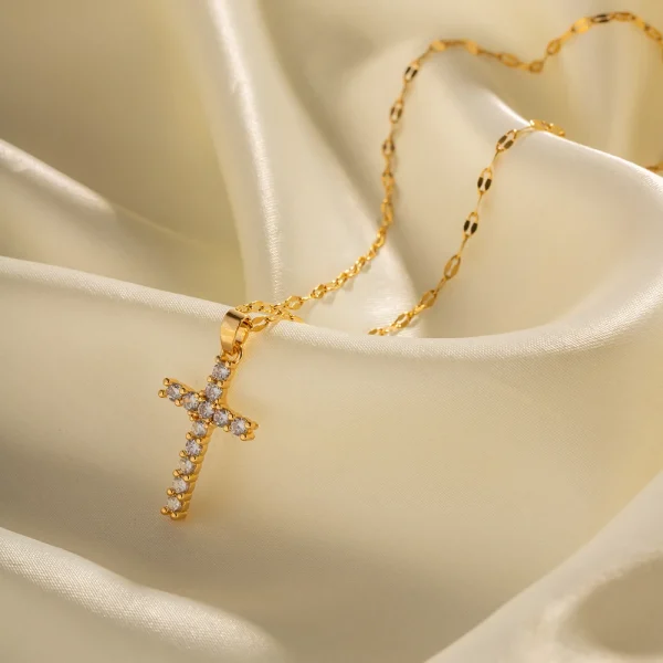 collier pendentif croix zirconium blanc