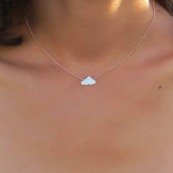 collier en opale nuage
