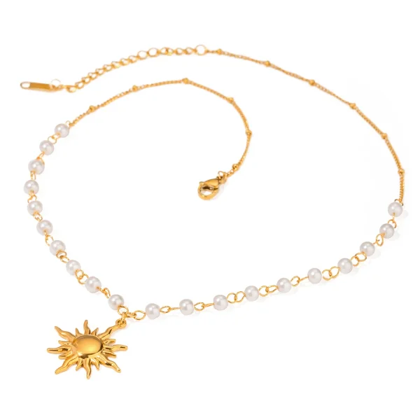 collier pendentif soleil avec chaîne perles