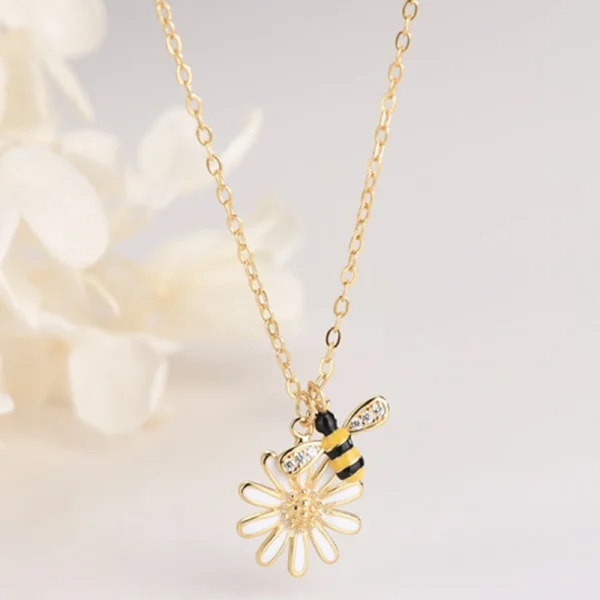 collier d'abeille et de marguerite