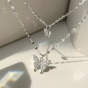 collier pendentif papillon en cristal