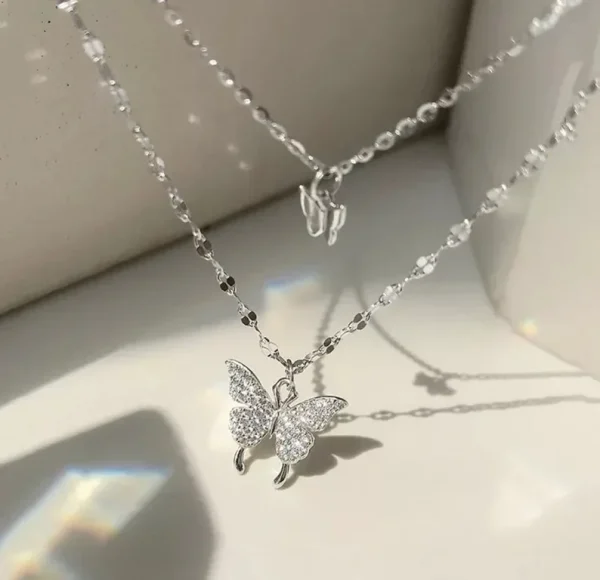 collier pendentif papillon en cristal