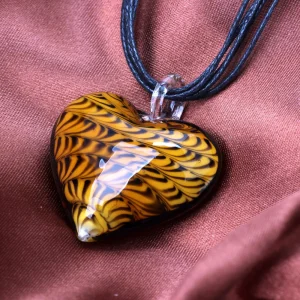 collier cœur en verre ambré