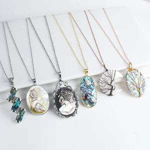 collier en nacre et motifs