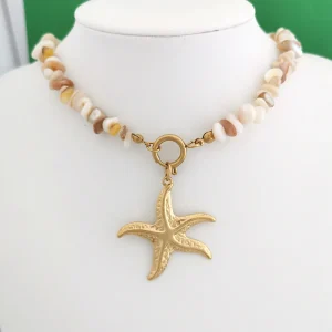 collier ras du cou avec pendentif coquillage