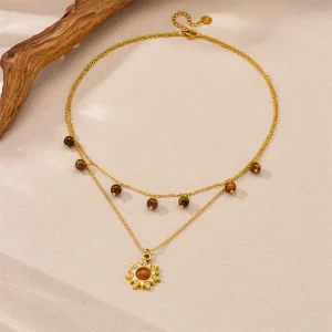 collier avec pendentif en forme de fleur et perles d'ambre
