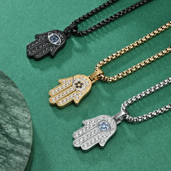 collier avec pendentif main de Fatima