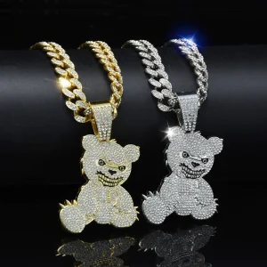 collier avec ours agressifs