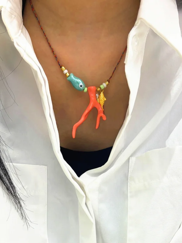 collier avec pendentif en corde