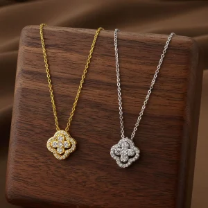 collier avec pendentif en forme de trèfle porte-bonheur chic