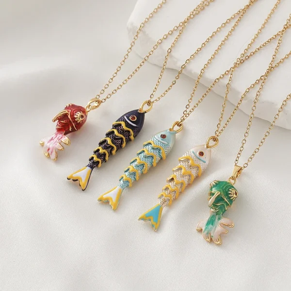 collier avec pendentif exquis
