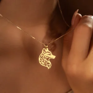 collier avec pendentif loup
