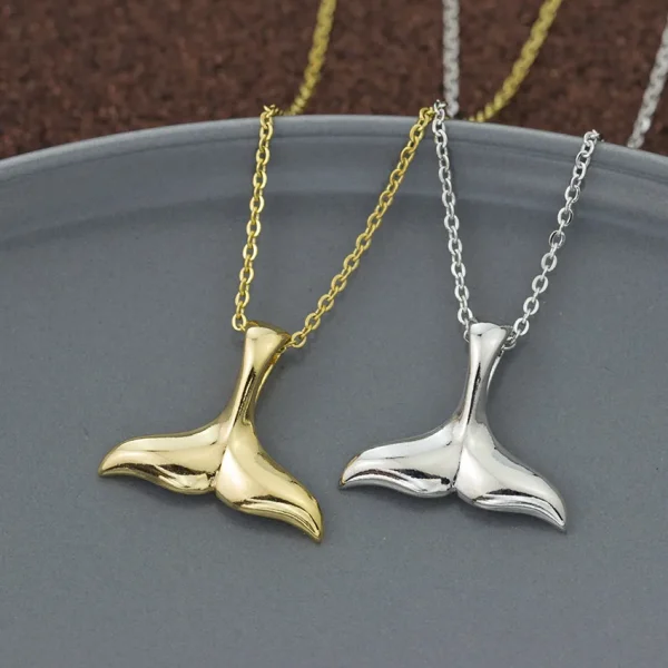 collier avec pendentif queue de sirène