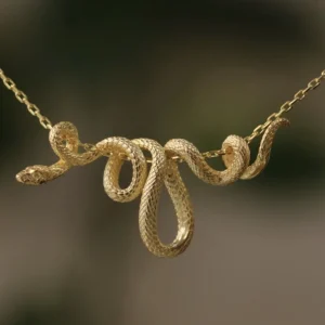 collier avec pendentif serpent original