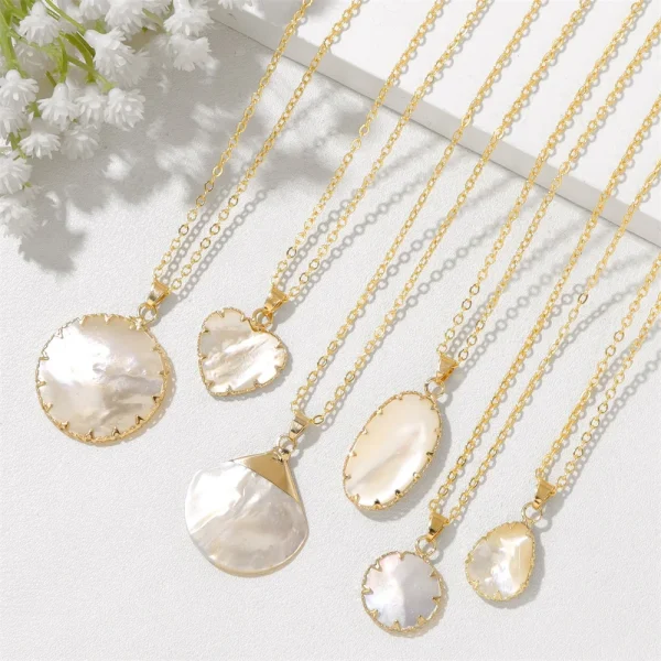 collier coquillage et pendentif en nacre