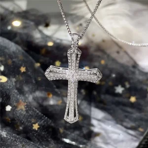 collier croix avec pierre