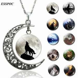 collier en verre avec croissant de lune et loup