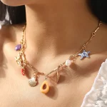collier léger bohème à breloques