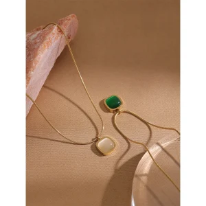 collier pendentif carré en opale