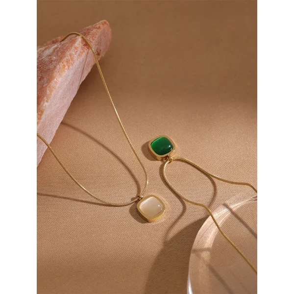 collier pendentif carré en opale