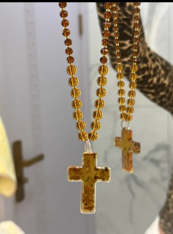 collier pendentif croix en verre de Murano