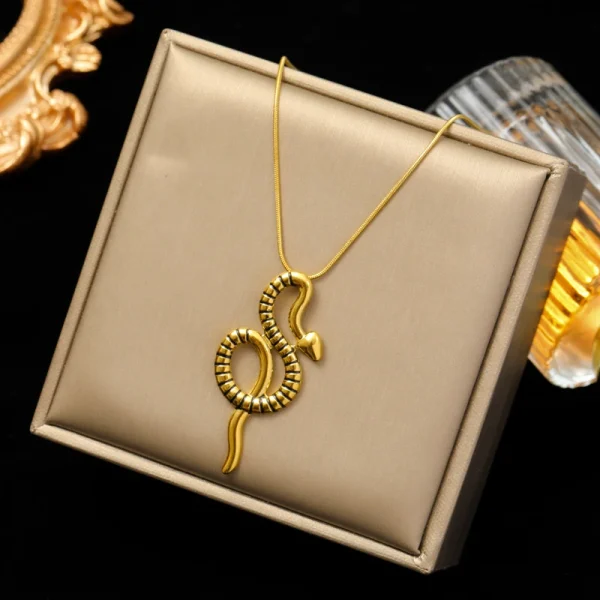 collier pendentif serpent créatif