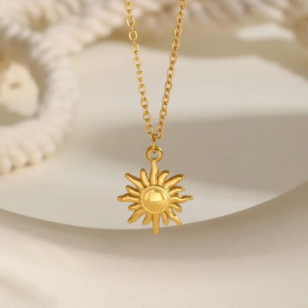 collier soleil grec pour femme
