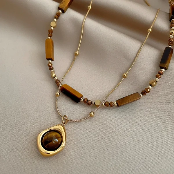 colliers superposés pendentif œil de tigre