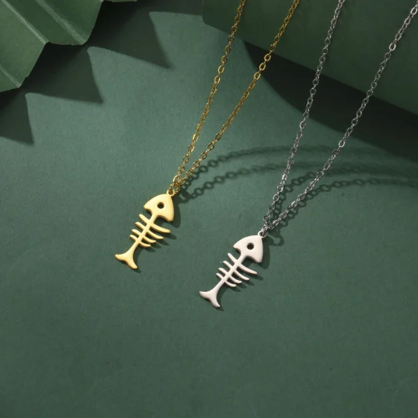 pendentif en forme d'arête de poisson